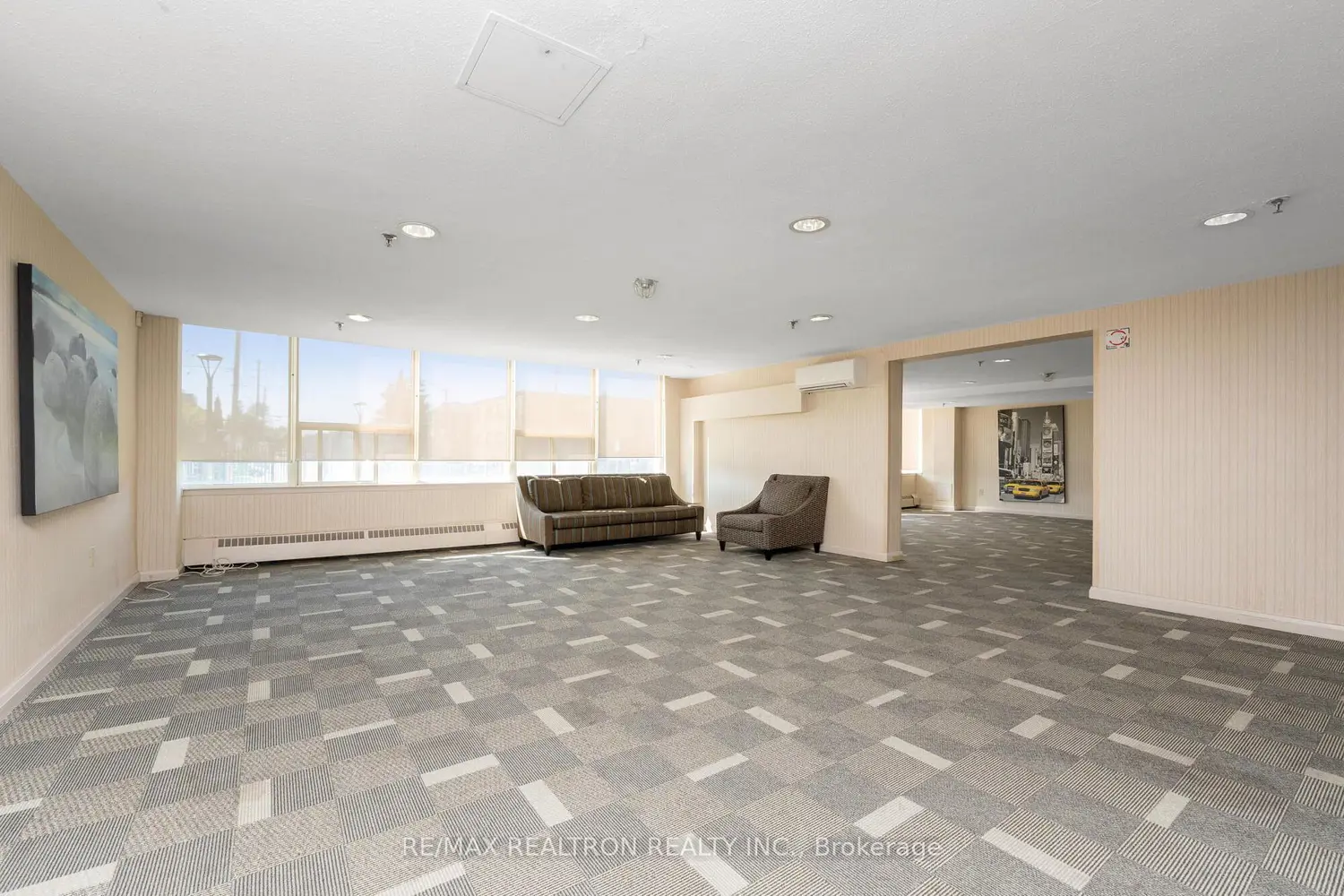 Additional image 19 of 155 Marlee Avenue 909
