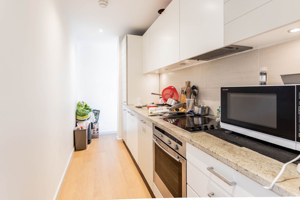 1 bed flat for saleSeacon Tower, Hutchings Street E14, London
