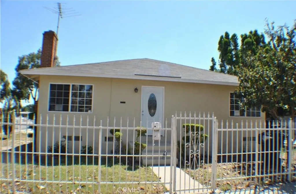 2101 S Sycamore St, Santa Ana, CA 92707