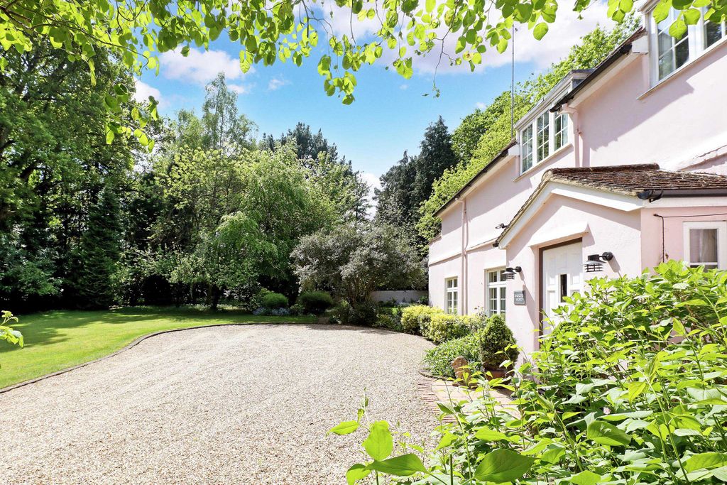 6 bed detached house for saleHeathfield Avenue, Sunninghill SL5