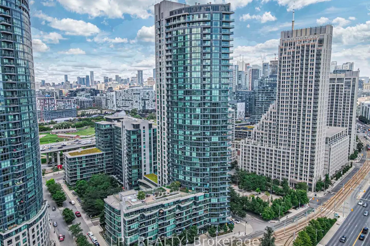 Additional image 16 of 215 Fort York Boulevard 217