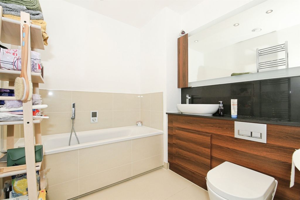 Additional image 8 of 2 bed flat for saleEast Station Road, Fletton Quays, Peterborough PE2