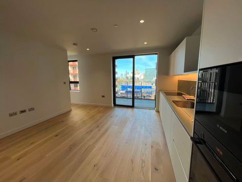 Flat, Bella House, Pilot Walk, London SE10, Studio to rent