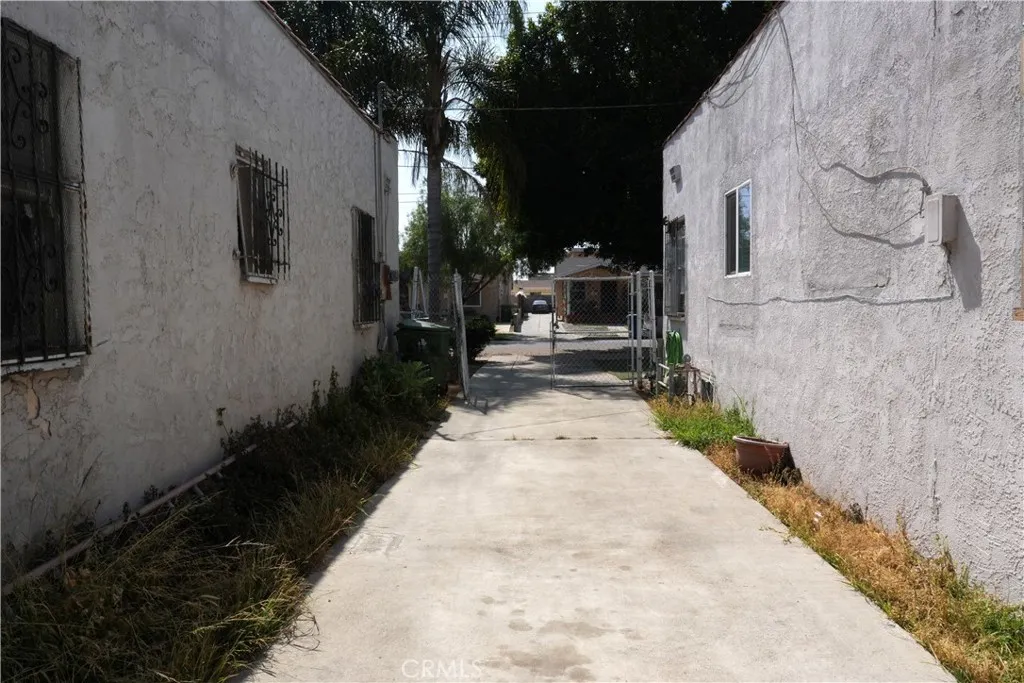 Additional image 10 of 611 W 91st St, Los Angeles, CA 90044