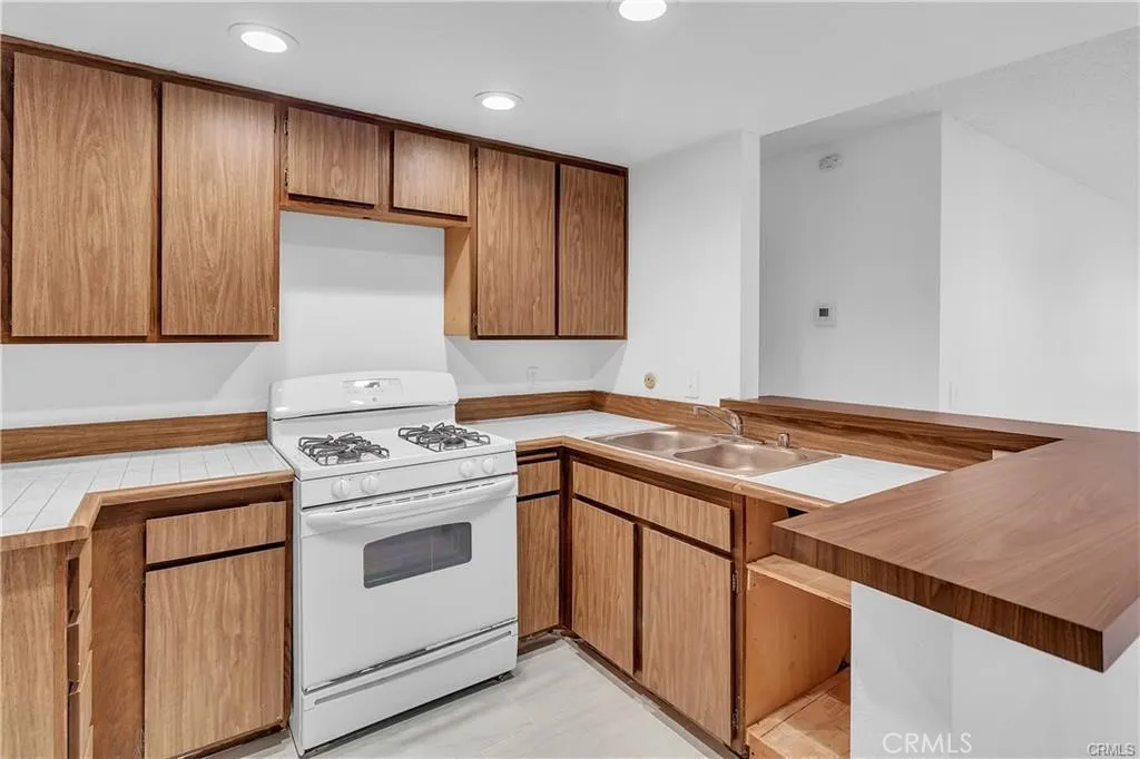 Additional image 4 of 700 W 3rd St, Santa Ana, CA 92701