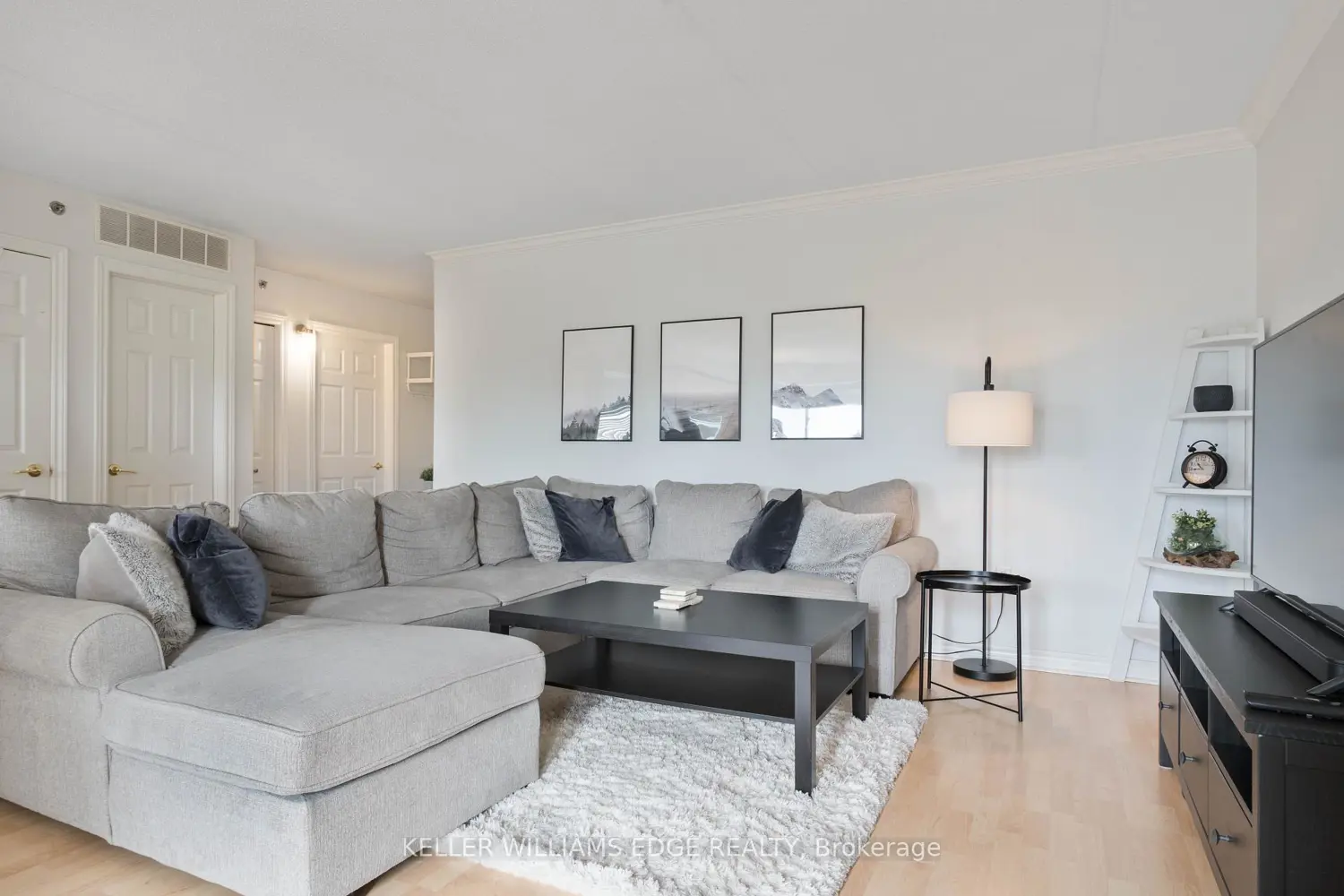 Additional image 3 of 4450 Fairview Street 304