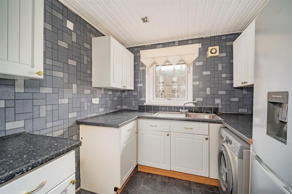 Additional image 4 of 2 bed flat for saleDundonald Court, Dundee DD3