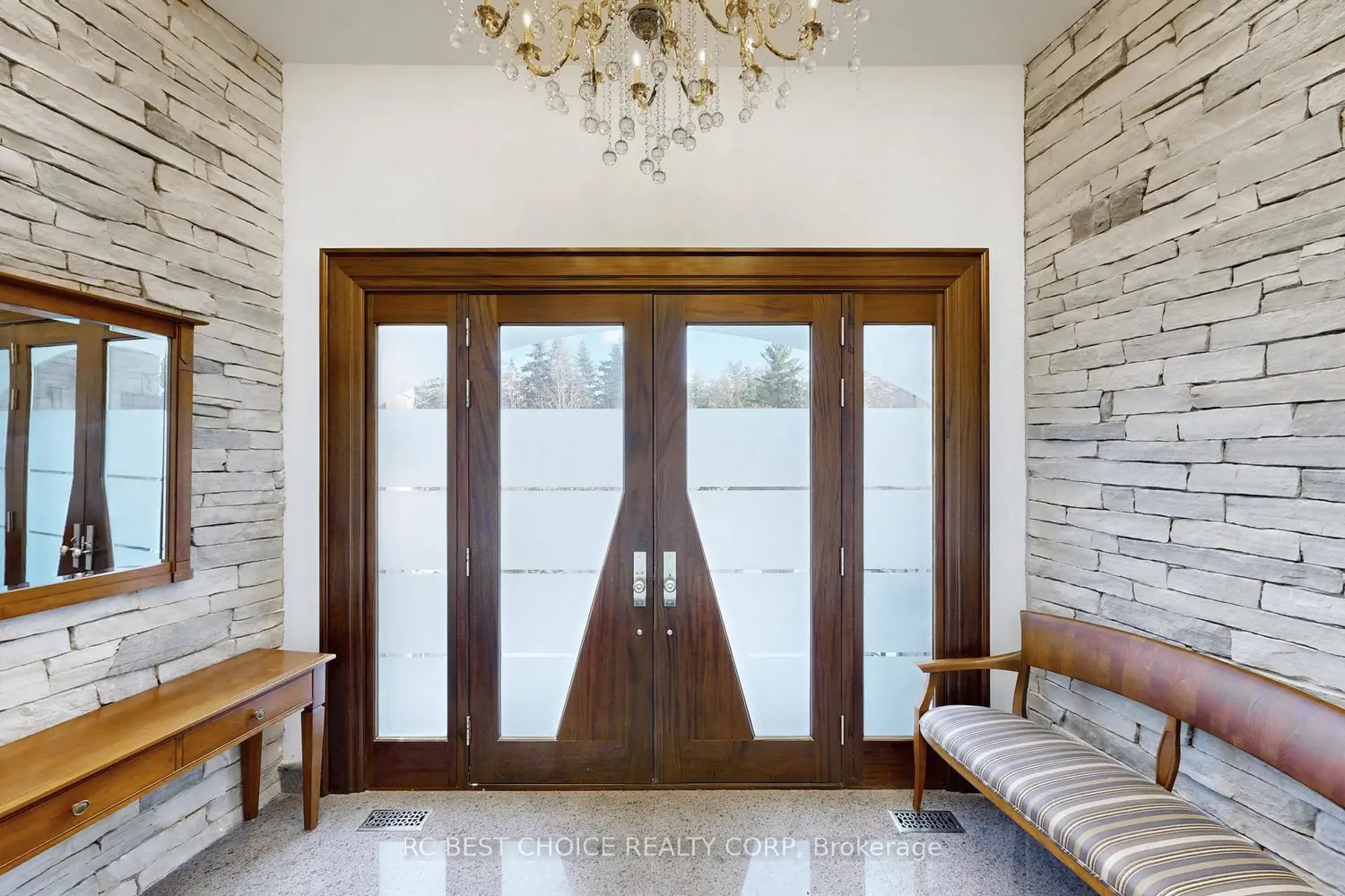 76 Silver Fox Place photo 4
