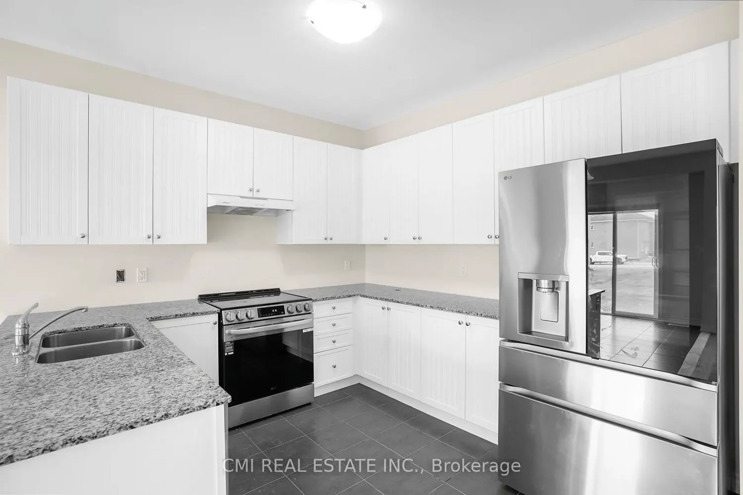 251 Palace Street photo 5