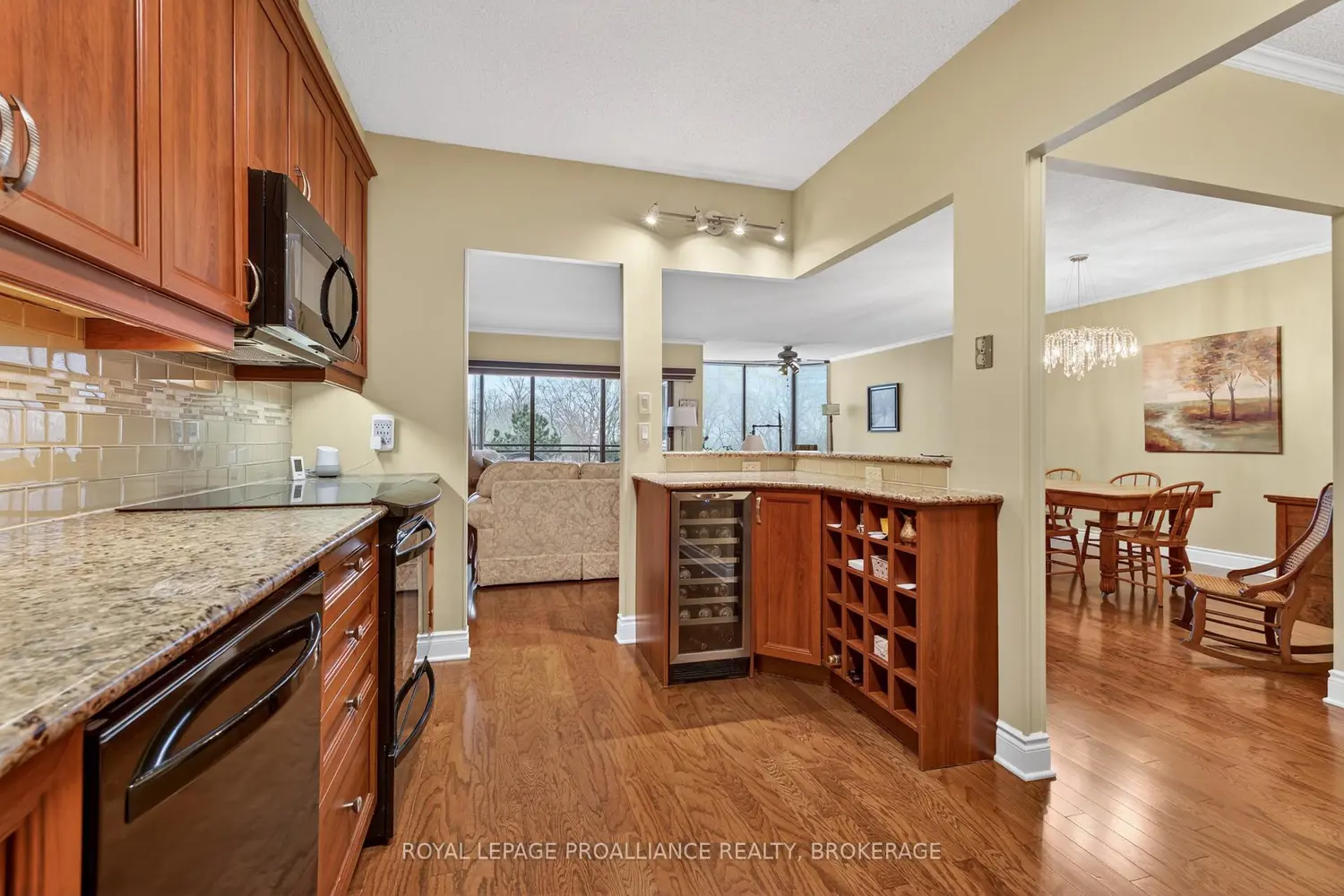 Additional image 4 of 1000 King Street 305