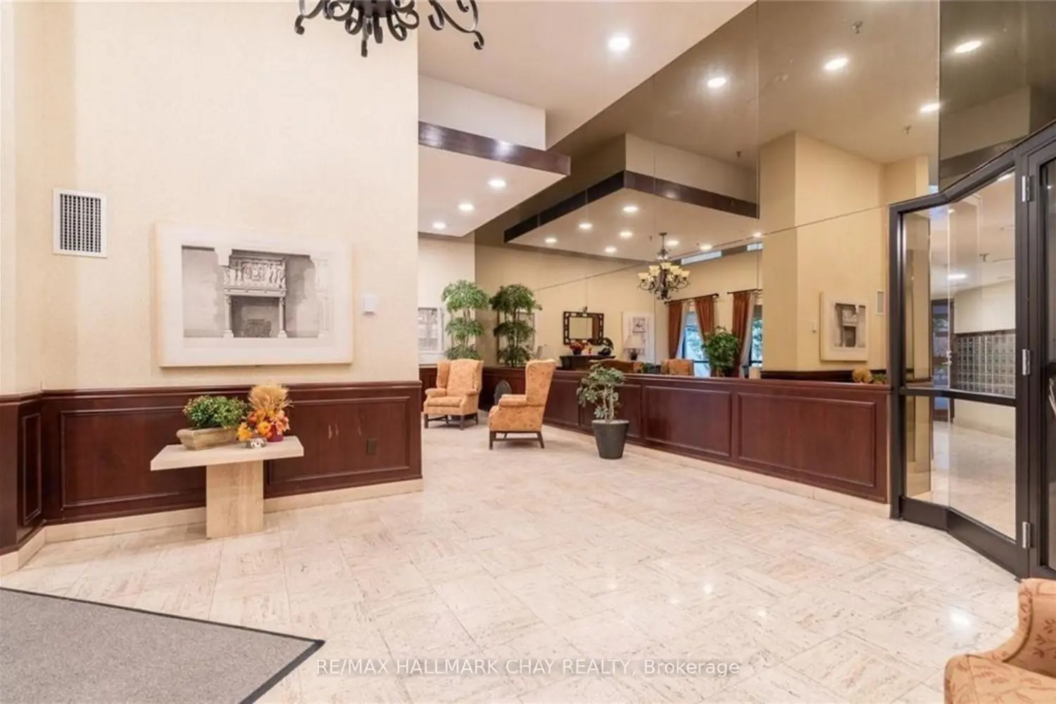 Additional image 4 of 3650 Kaneff Crescent 501