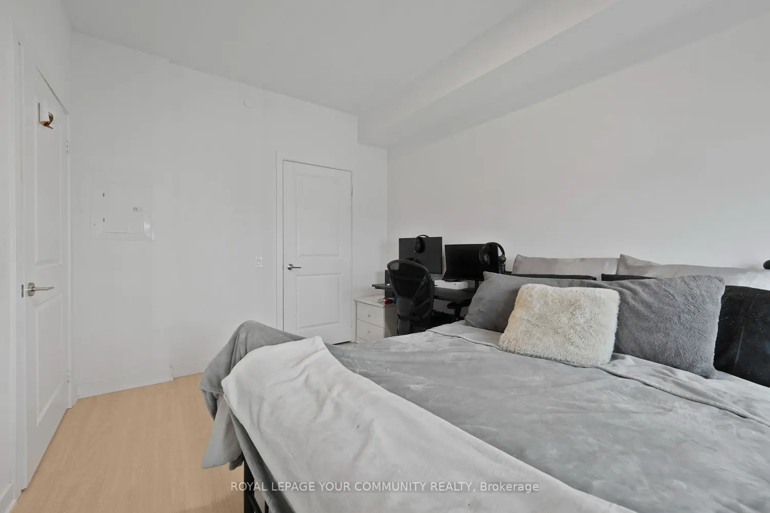 Additional image 12 of 30 Upper Mall Way A909