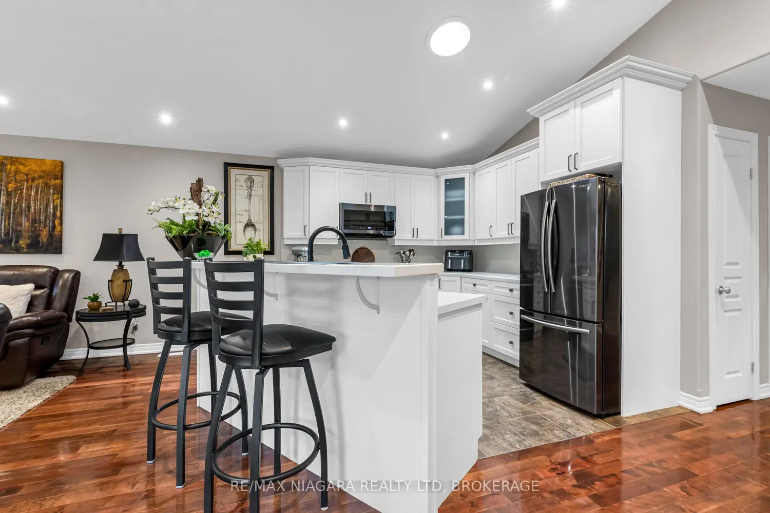 Additional image 7 of 30 Ball Avenue