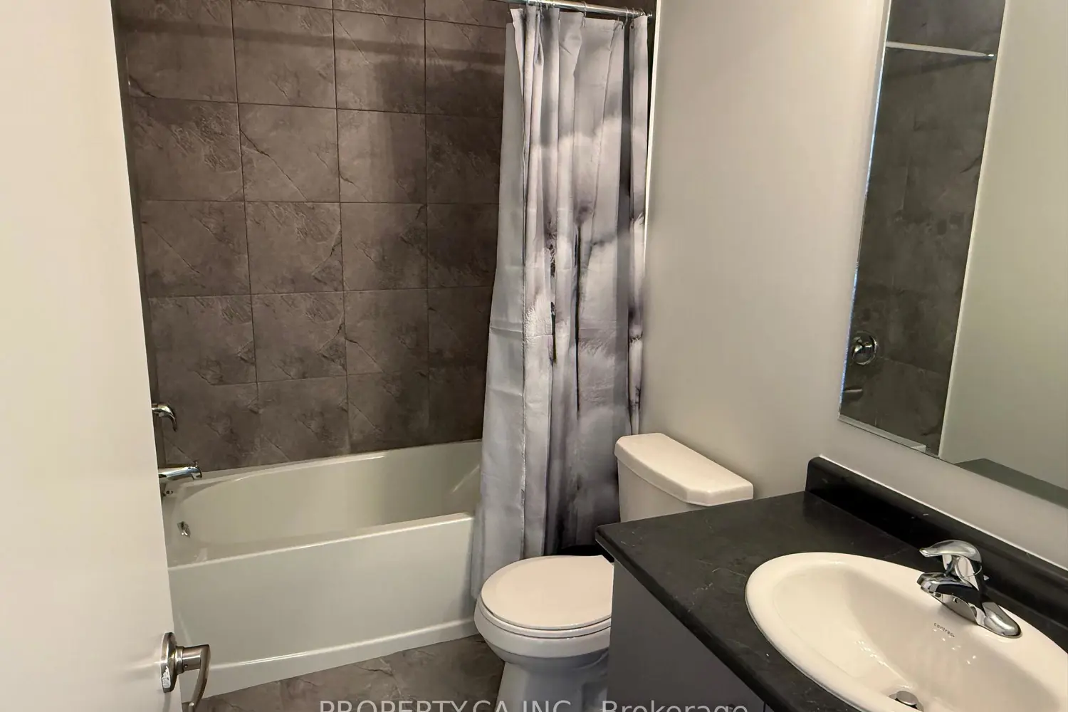 Additional image 11 of 590 North Service Road 9