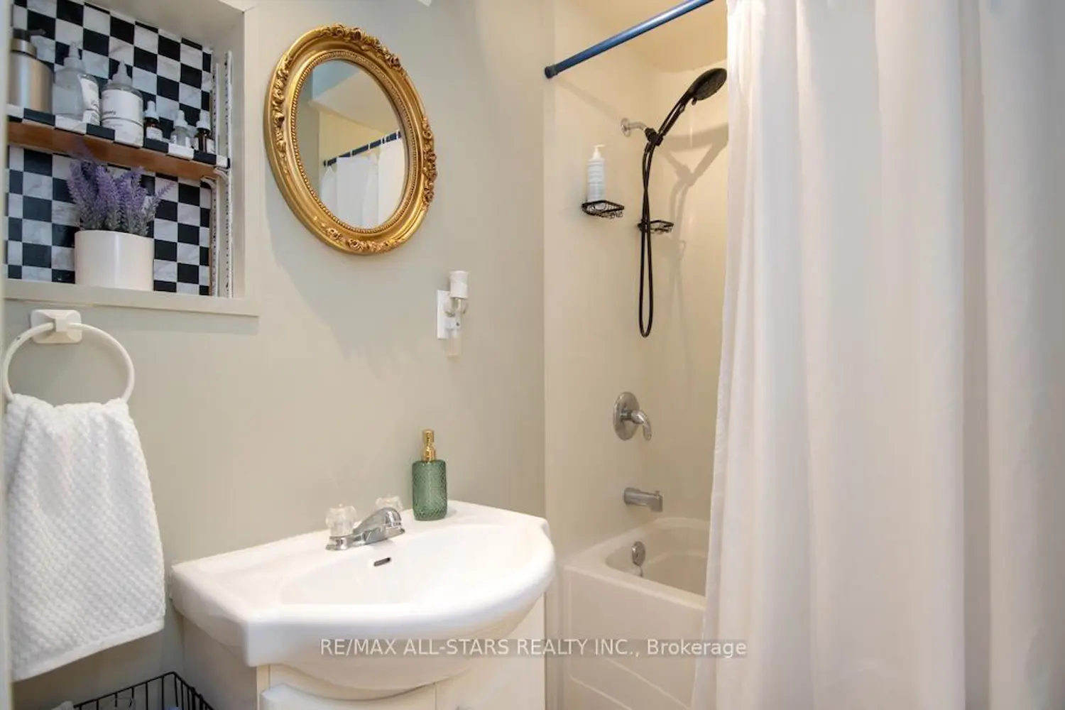 Additional image 16 of 32 Adelaide Street