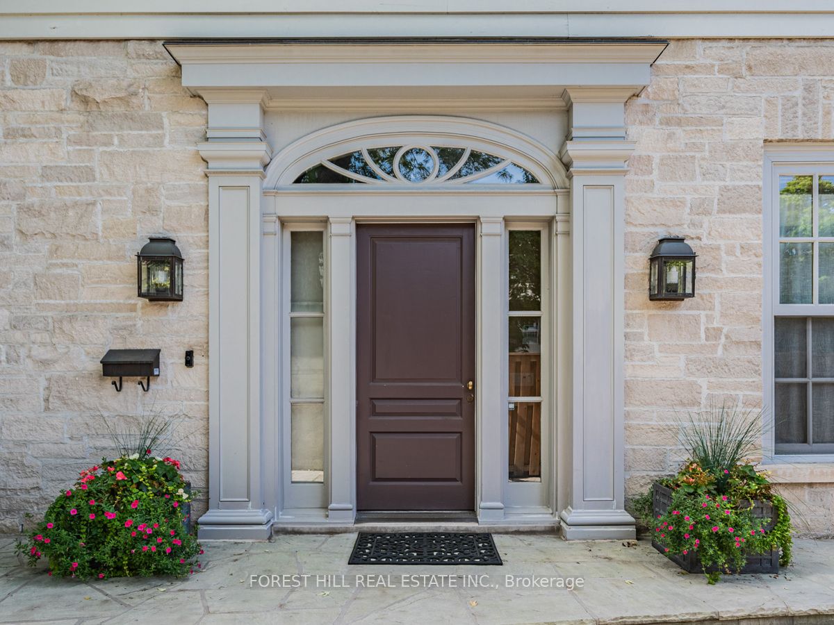 1 Burton Road, Toronto, ON, M5P 1T6