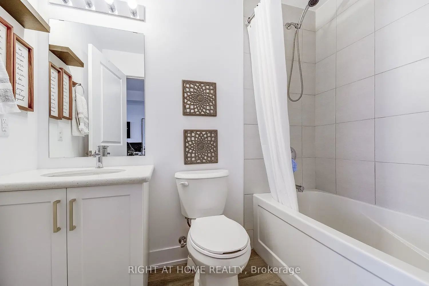 Additional image 12 of 470 Dundas Street 604