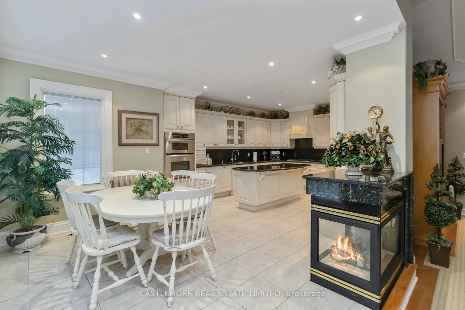 Additional image 4 of 2444 Hensall Street