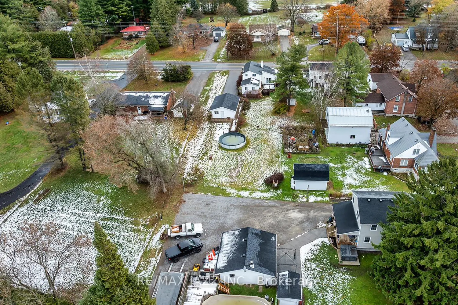236 Lyle Street photo 4