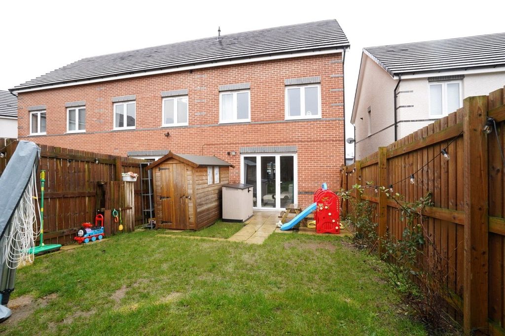 Additional image 4 of 4 bed end terrace house for saleLittle Wood Crescent, Wakefield, West Yorkshire WF1