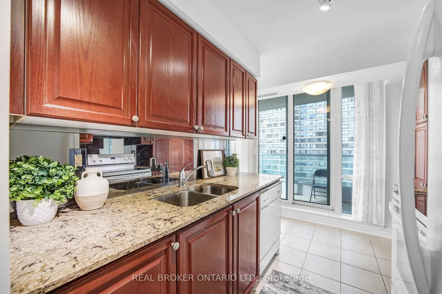 Additional image 13 of 1 Elm Drive 1005