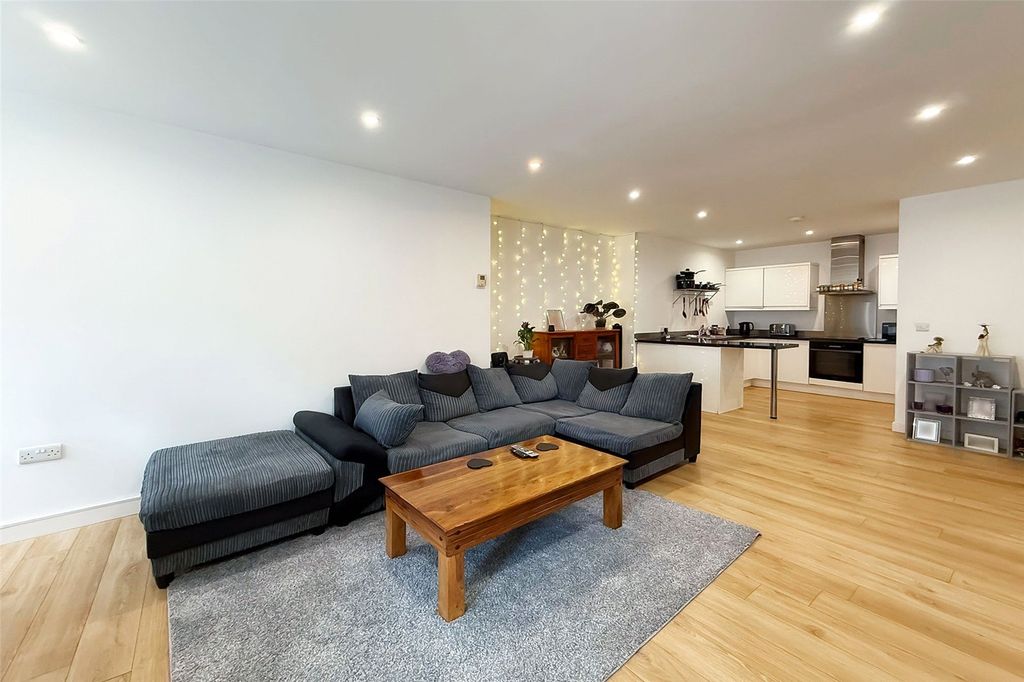 Additional image 13 of 2 bed flat for saleAntonia Court, Terminus Road, Littlehampton, West Sussex BN17