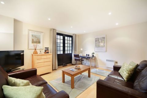 Cayenne Court, London SE1
