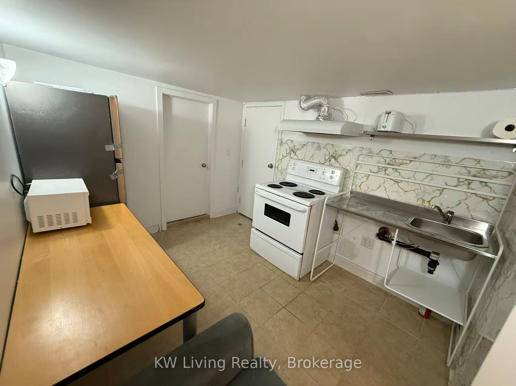Additional image 5 of Basement-62 Ulster Street, Toronto, ON, M5S 1E5