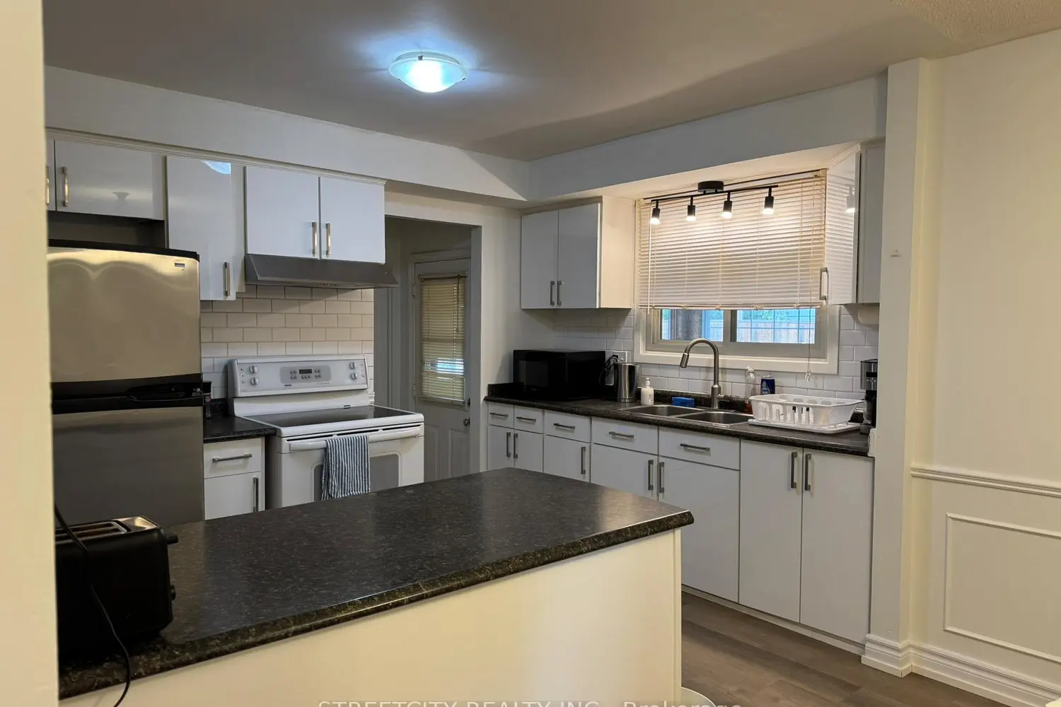 102 Paperbirch Crescent photo 5