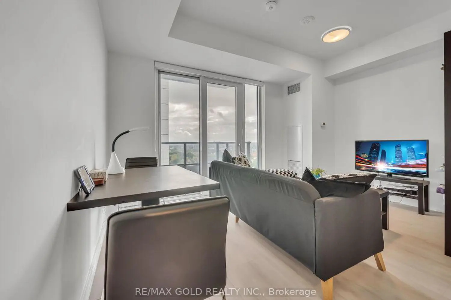 Additional image 14 of 5 Wellington Street 1405