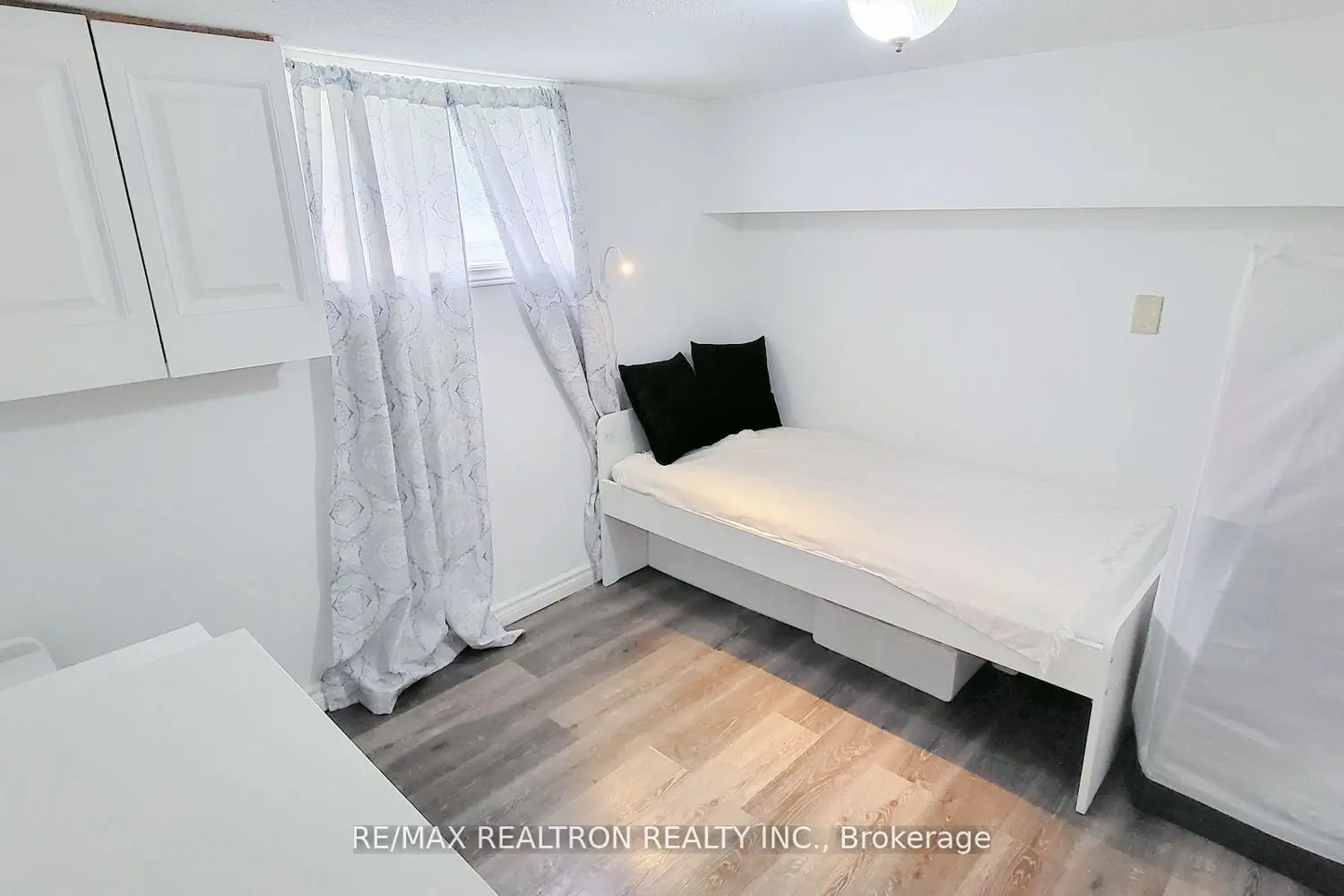 Additional image 17 of 15 West 1St Street