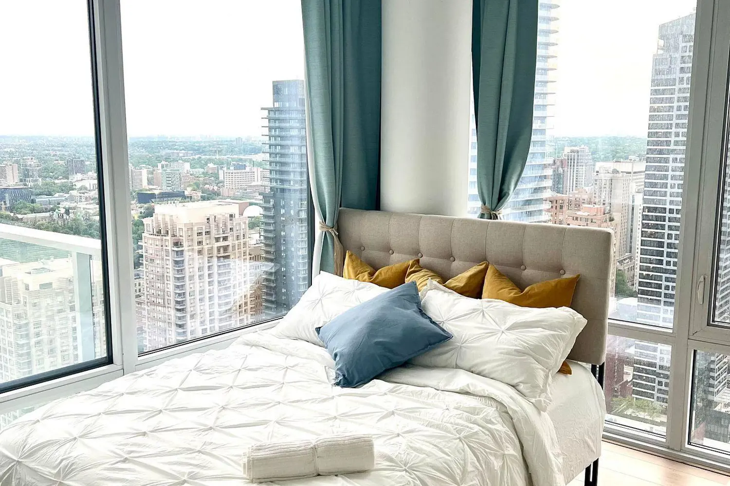 Additional image 8 of 501 Yonge Street 4002
