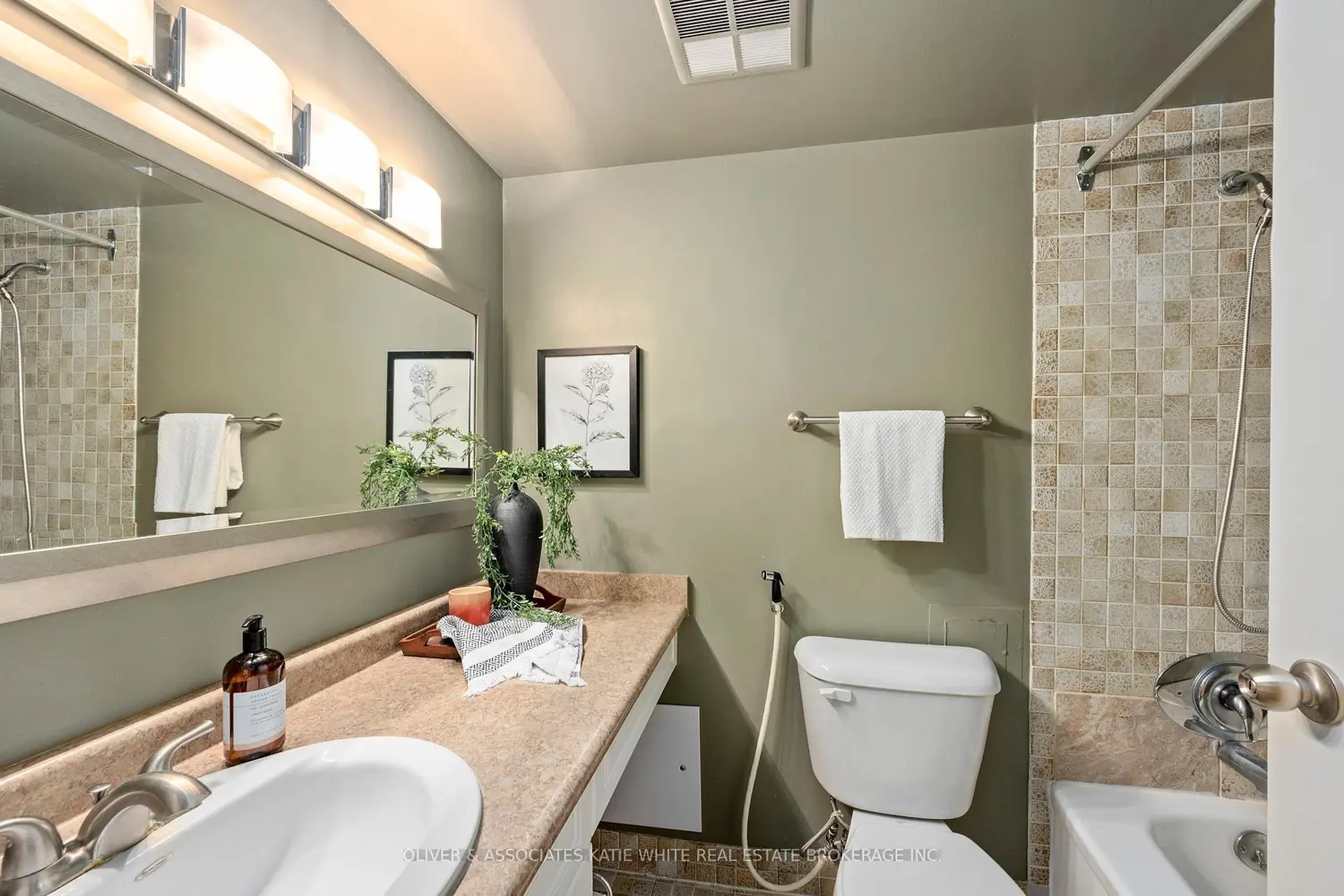 Additional image 8 of 380 King Street 1507