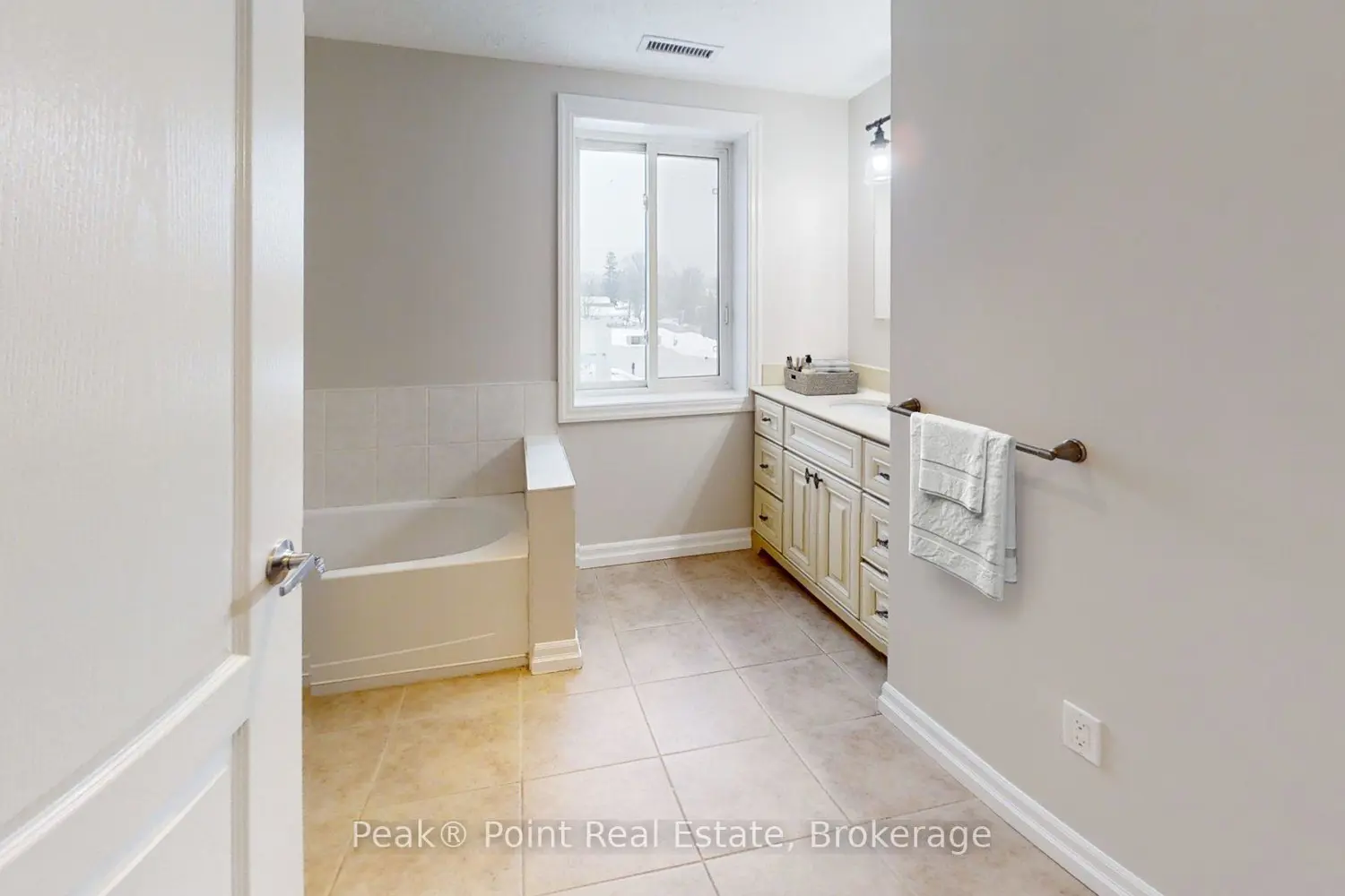 Additional image 11 of 221 Adelaide Street 402