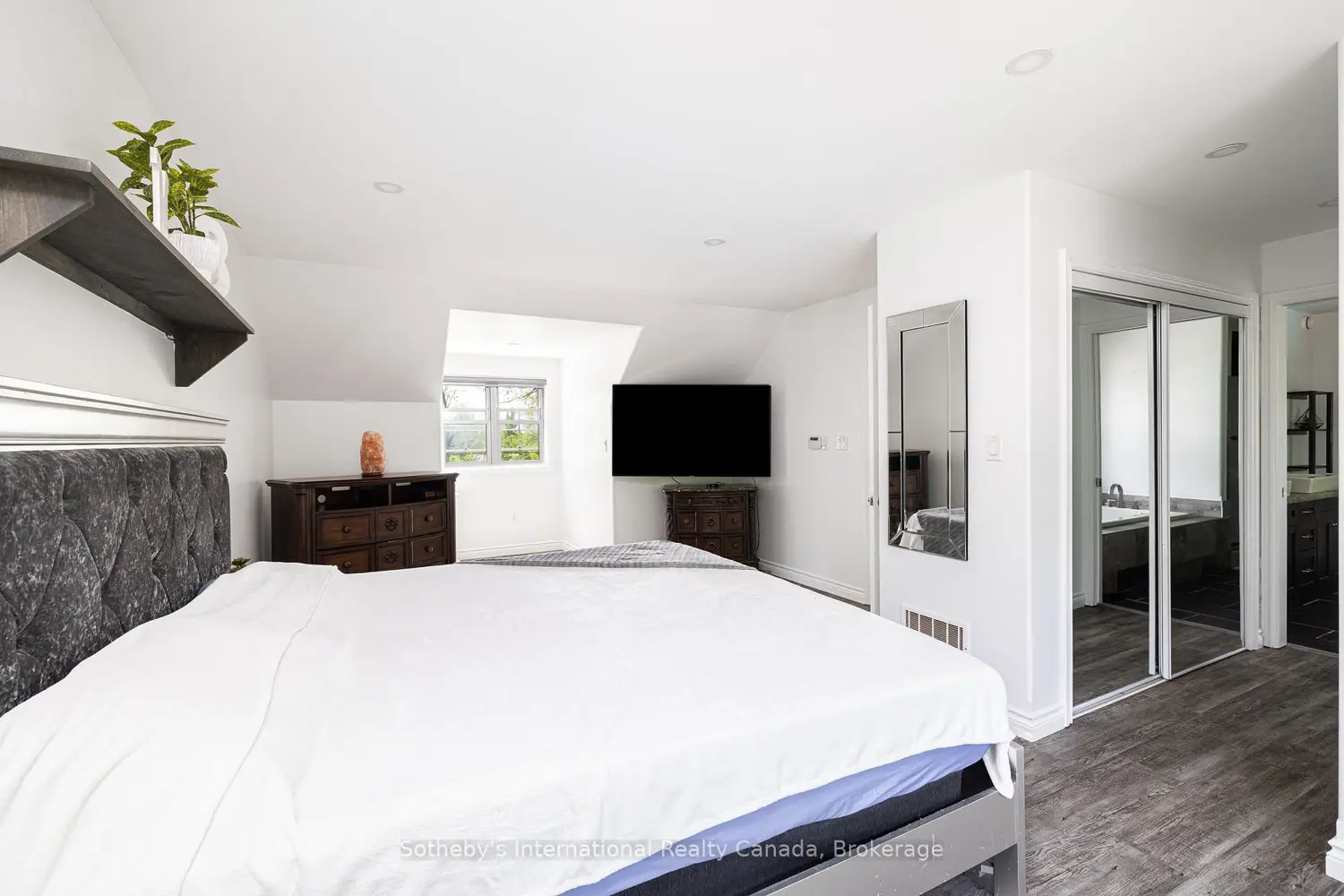 Additional image 13 of 129 Bass Line