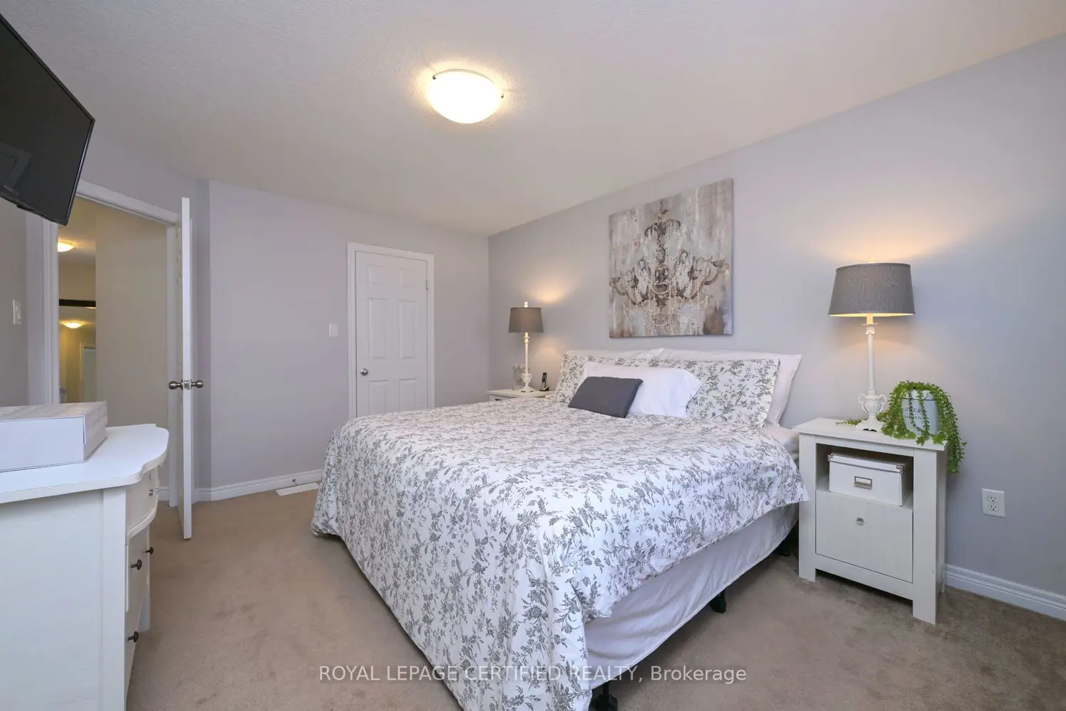 Additional image 12 of 102 Oakes Crescent