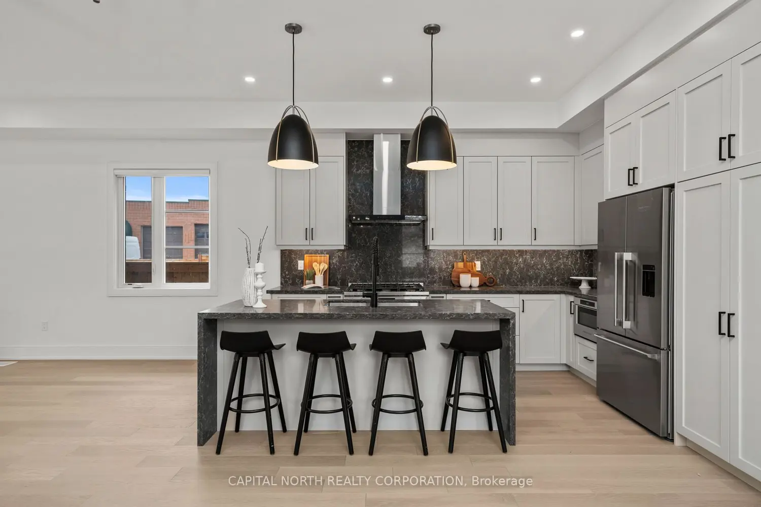 Additional image 3 of 1076 Roosevelt Road