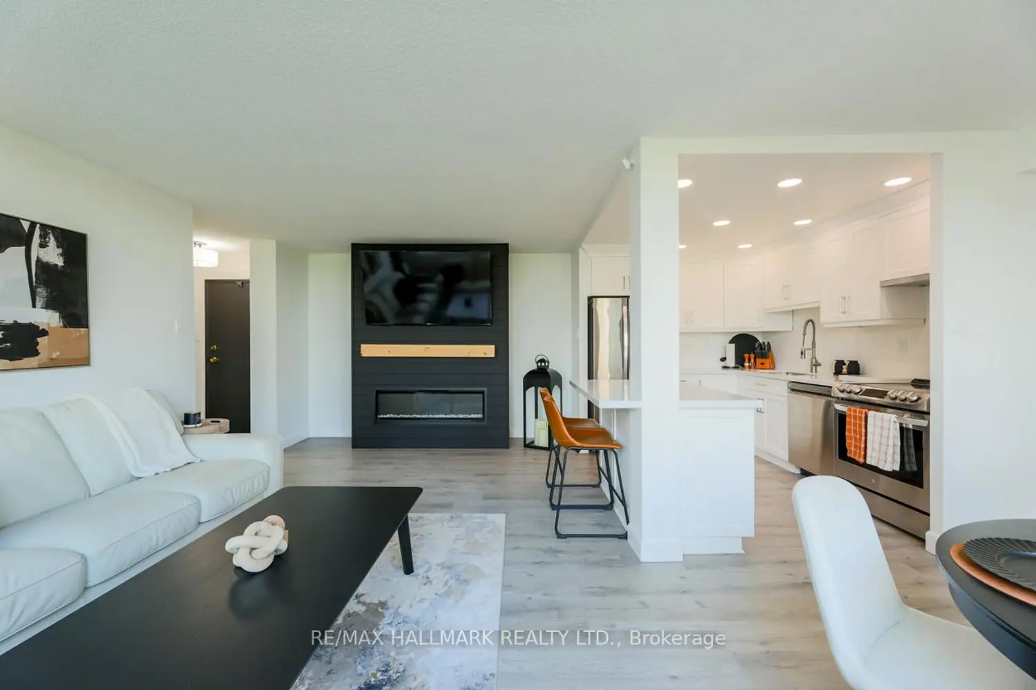 Additional image 3 of 3590 Kaneff Crescent 702