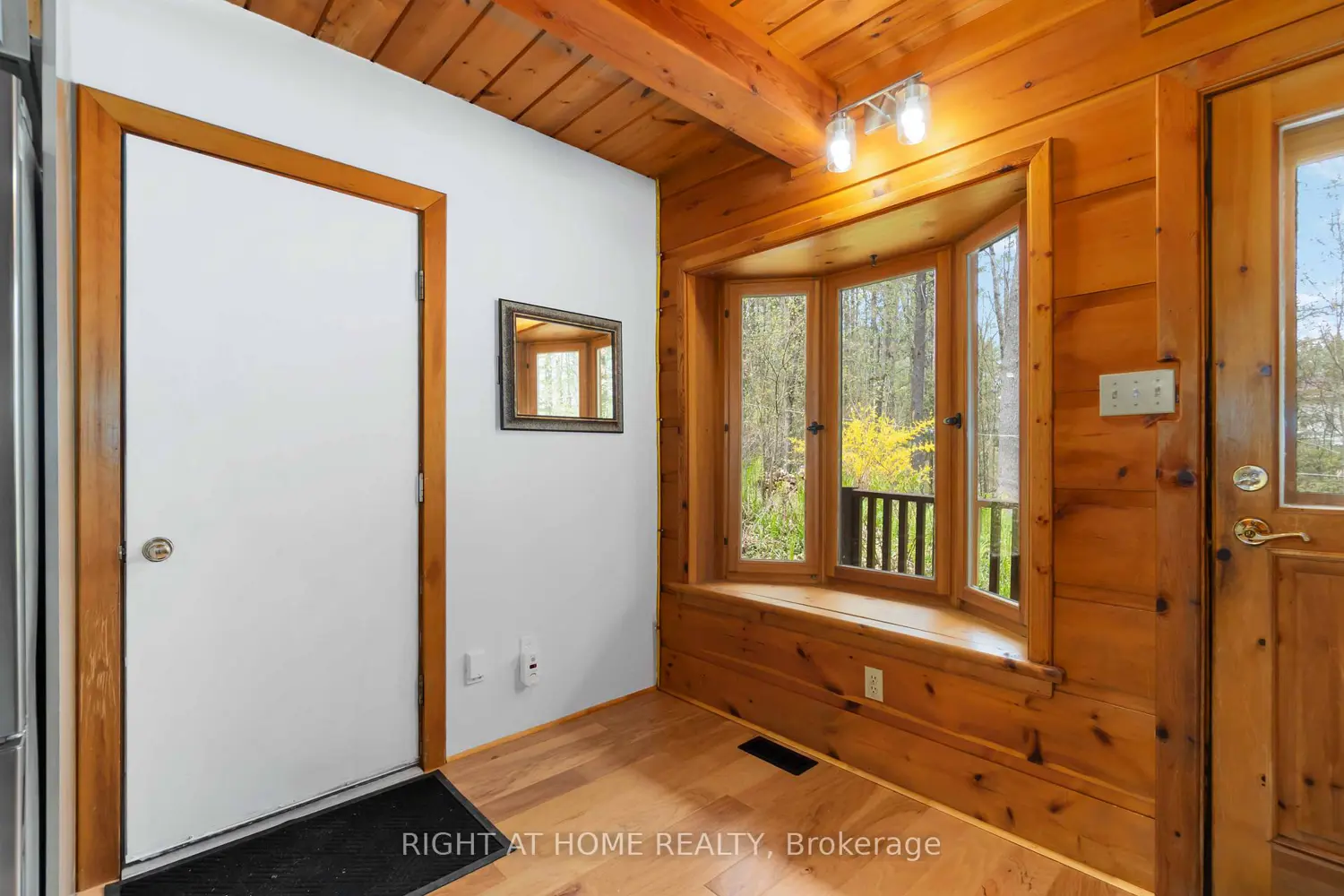 101 Myrtle Lane photo 4