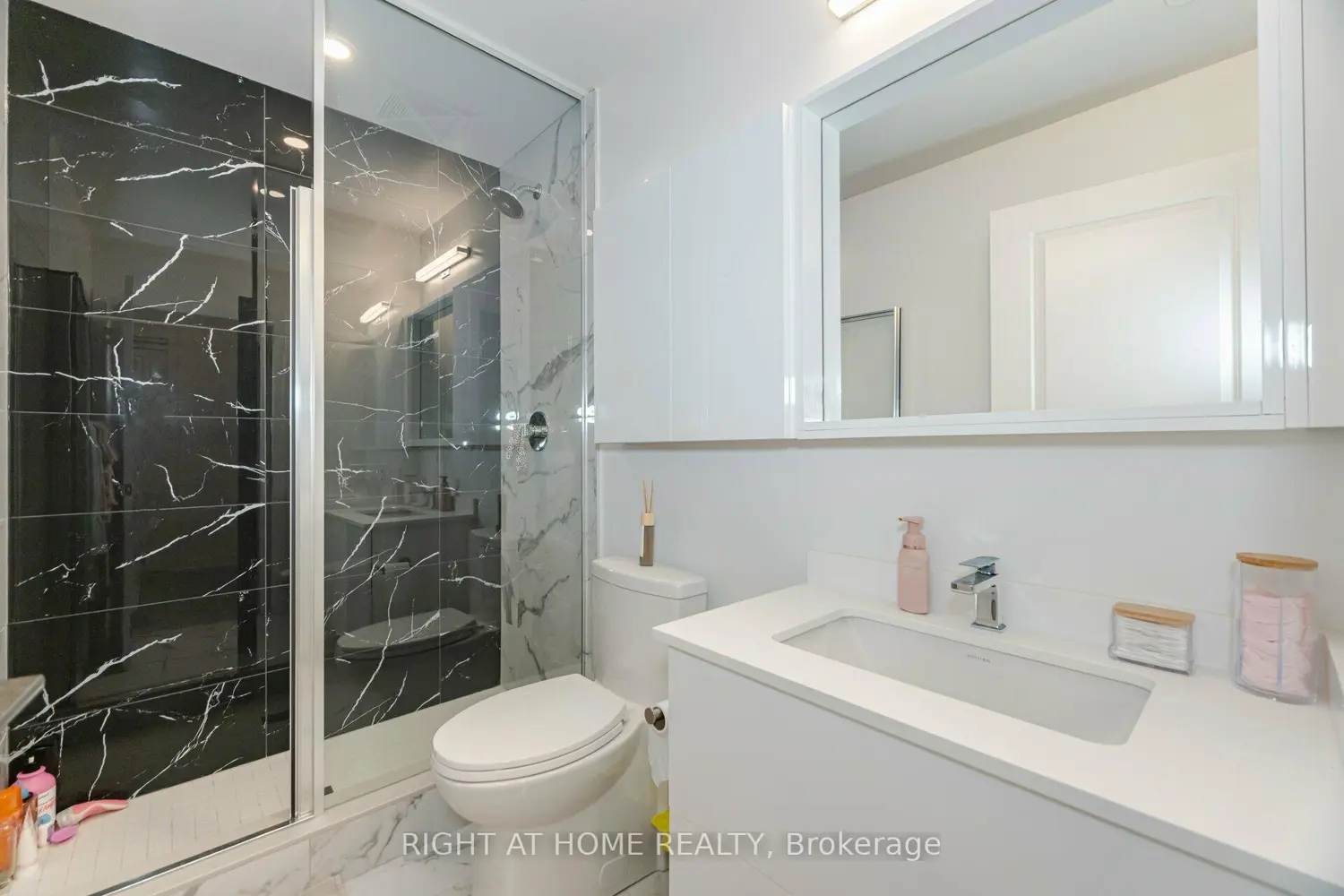 Additional image 17 of 50 Upper Mall Way B-226