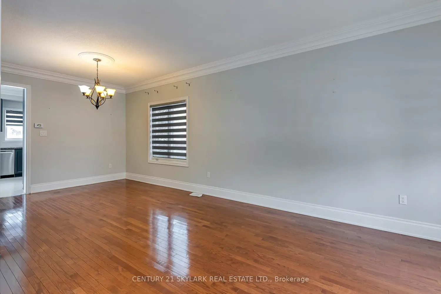 Additional image 5 of 7 Yellow Avens Boulevard