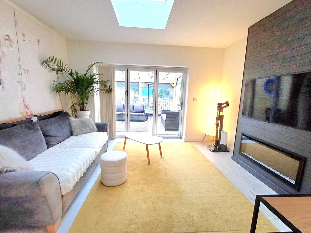 Additional image 2 of 4 bed semi-detached house for saleBeach Road, Porthcawl CF36