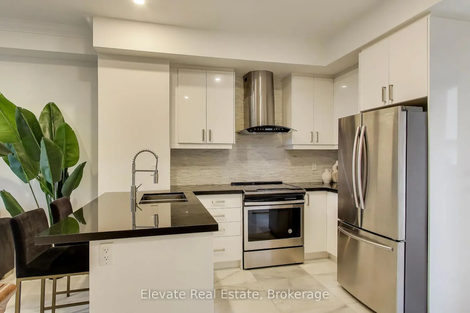 Additional image 6 of 3083 Cawthra Road 24