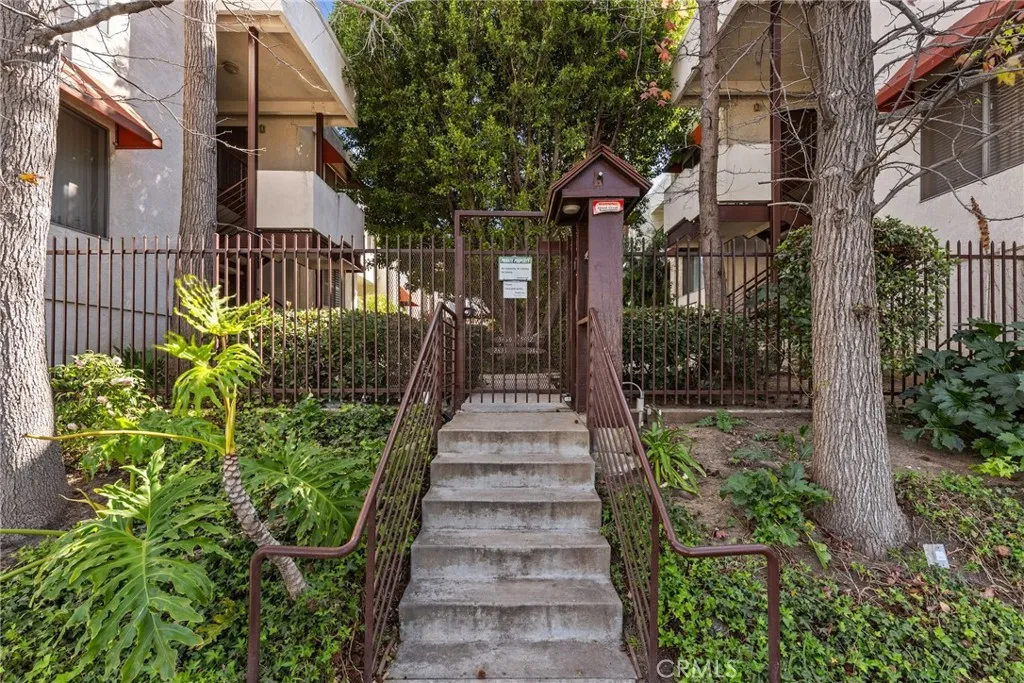 Additional image 2 of 5652 Yolanda Avenue Unit 7, Tarzana, CA 91356