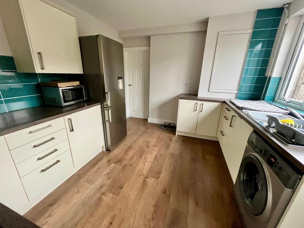 2 bed flat for saleLower Llansantffraid, Sarn, Bridgend, Bridgend County. CF32 photo 3