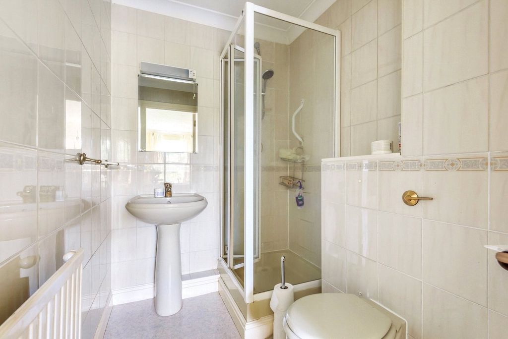 Additional image 10 of 2 bed flat for saleBourne Heights, Frensham Road, Farnham GU9