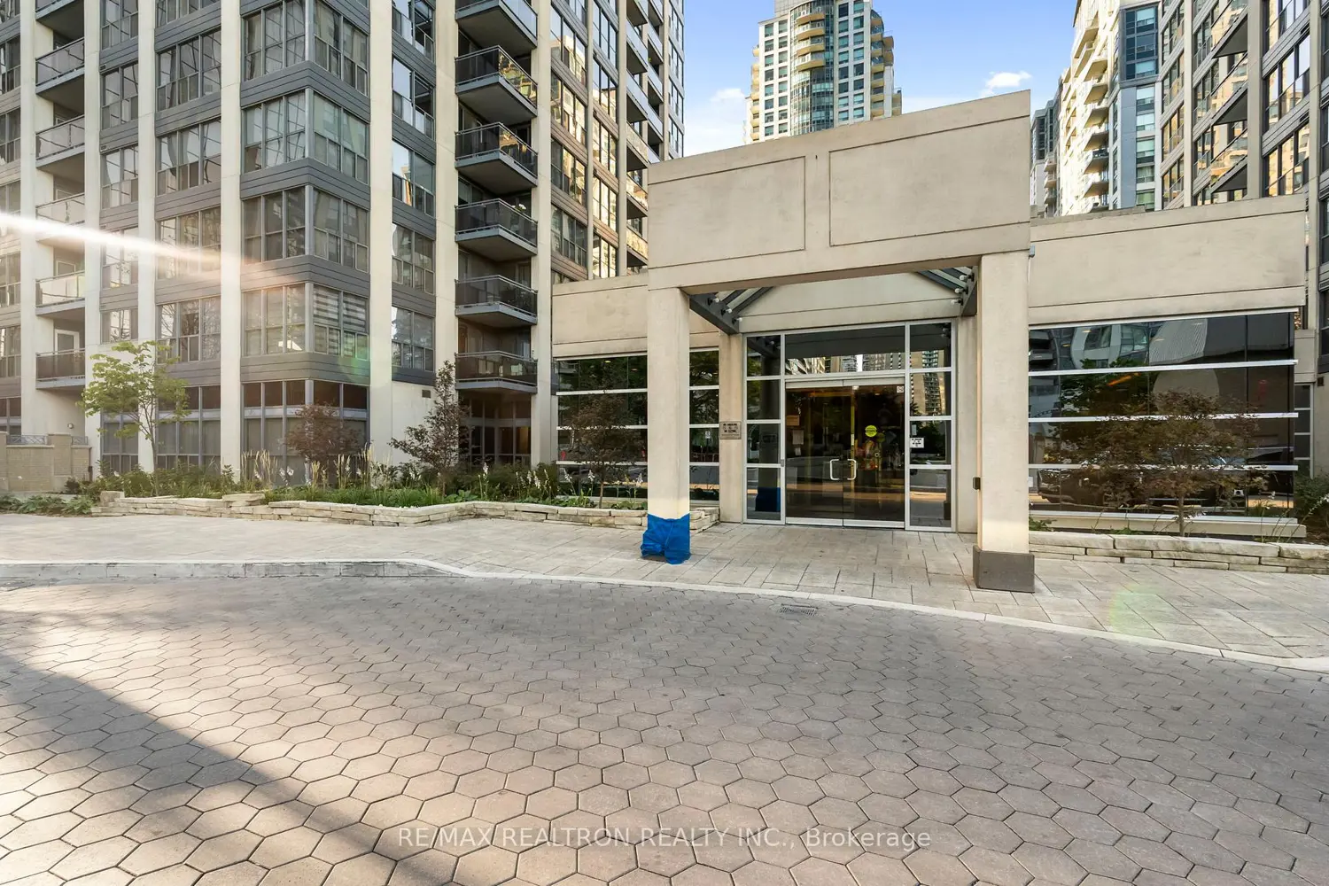 18 Hollywood Avenue 1108