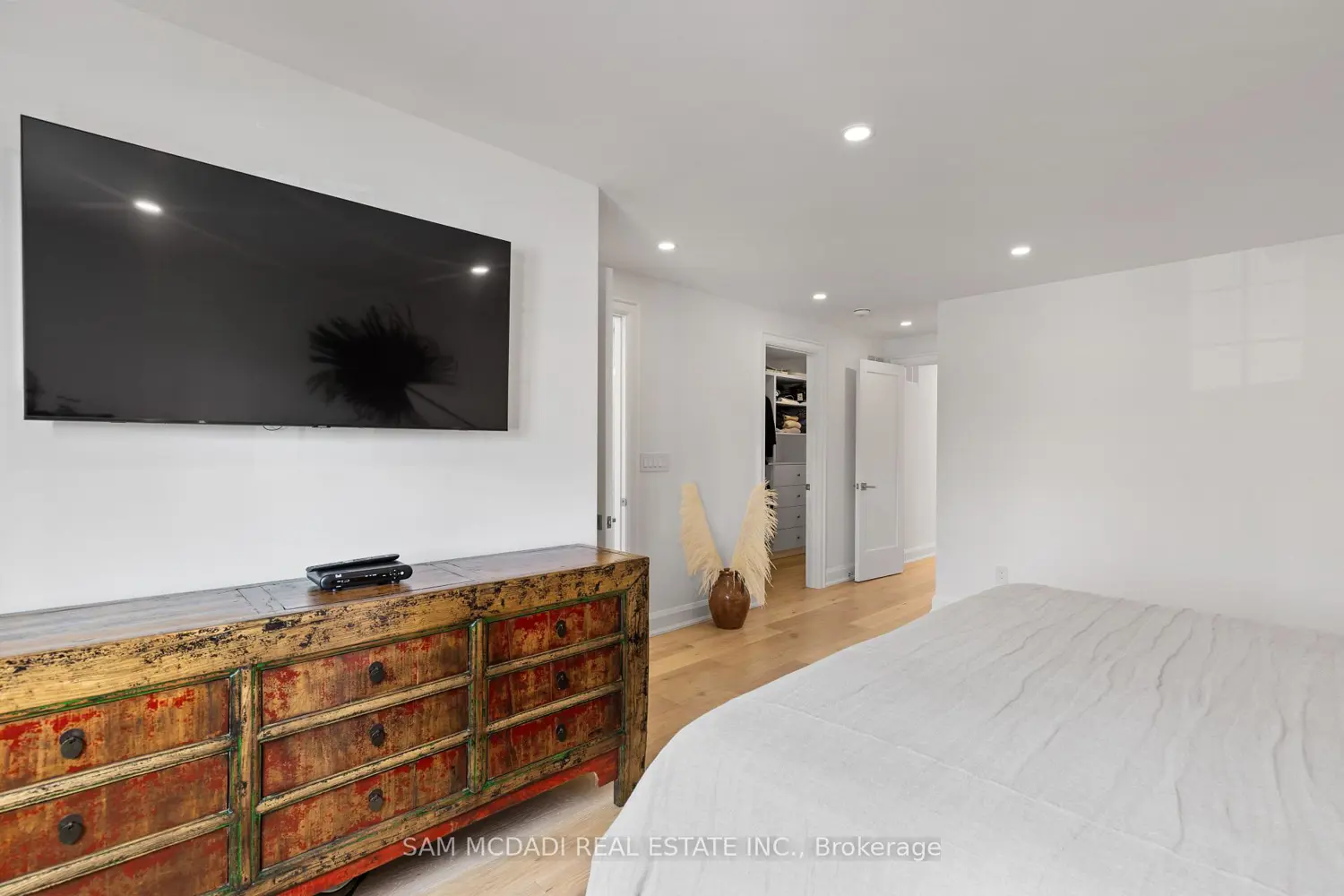 Additional image 8 of 4 Iroquois Avenue