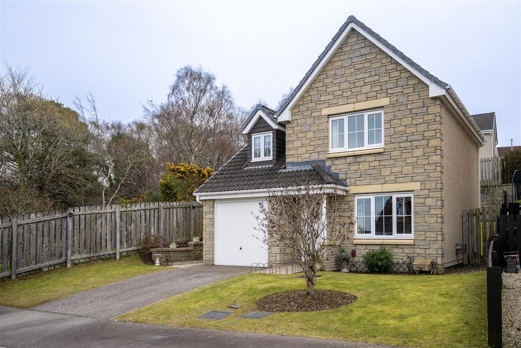 3 bed detached house for sale15 Woodlands Avenue, Westhill, Inverness IV2