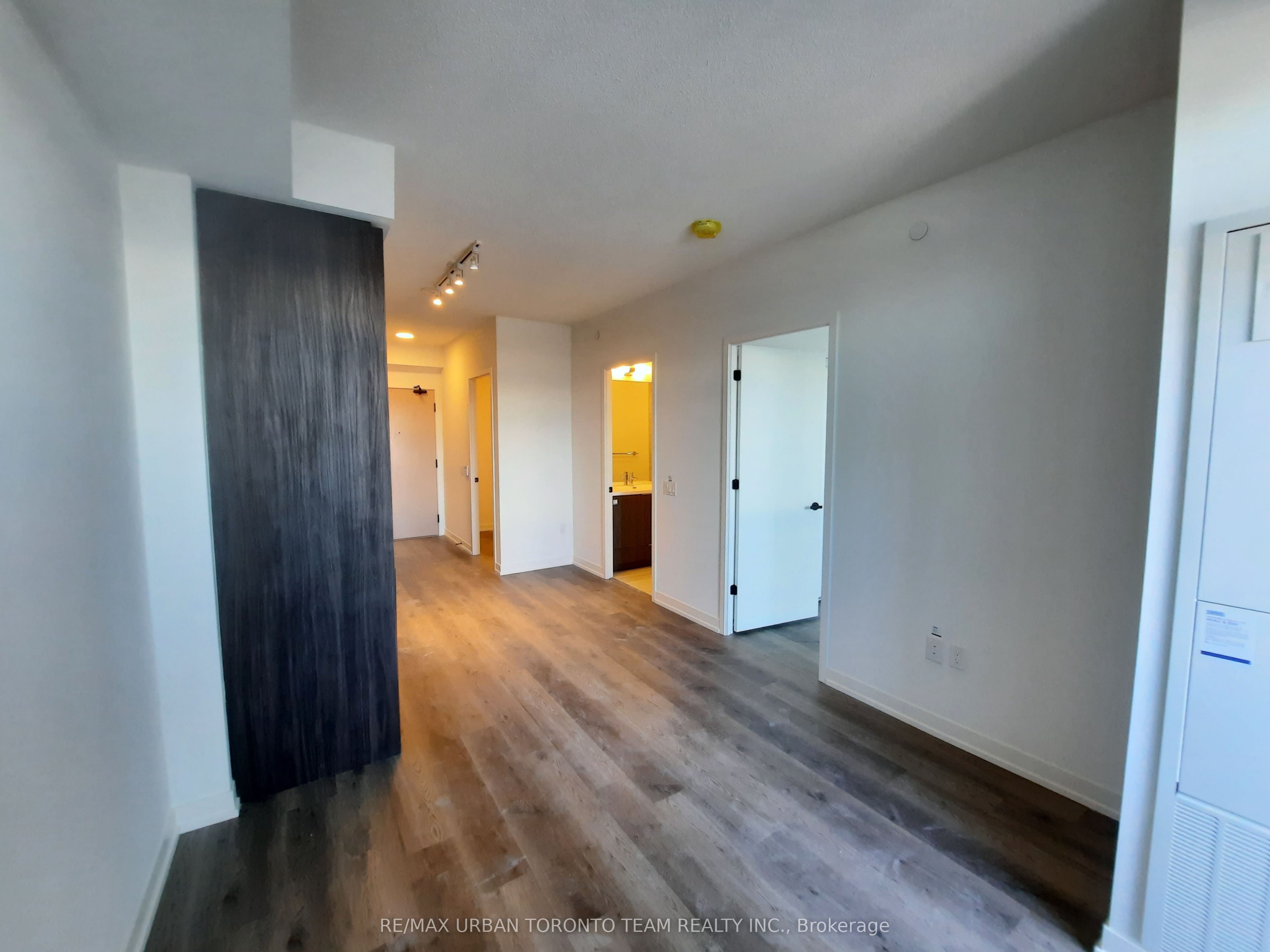 Additional image 3 of 710-8 Interchange Way, Vaughan, ON, L4K 5Z7